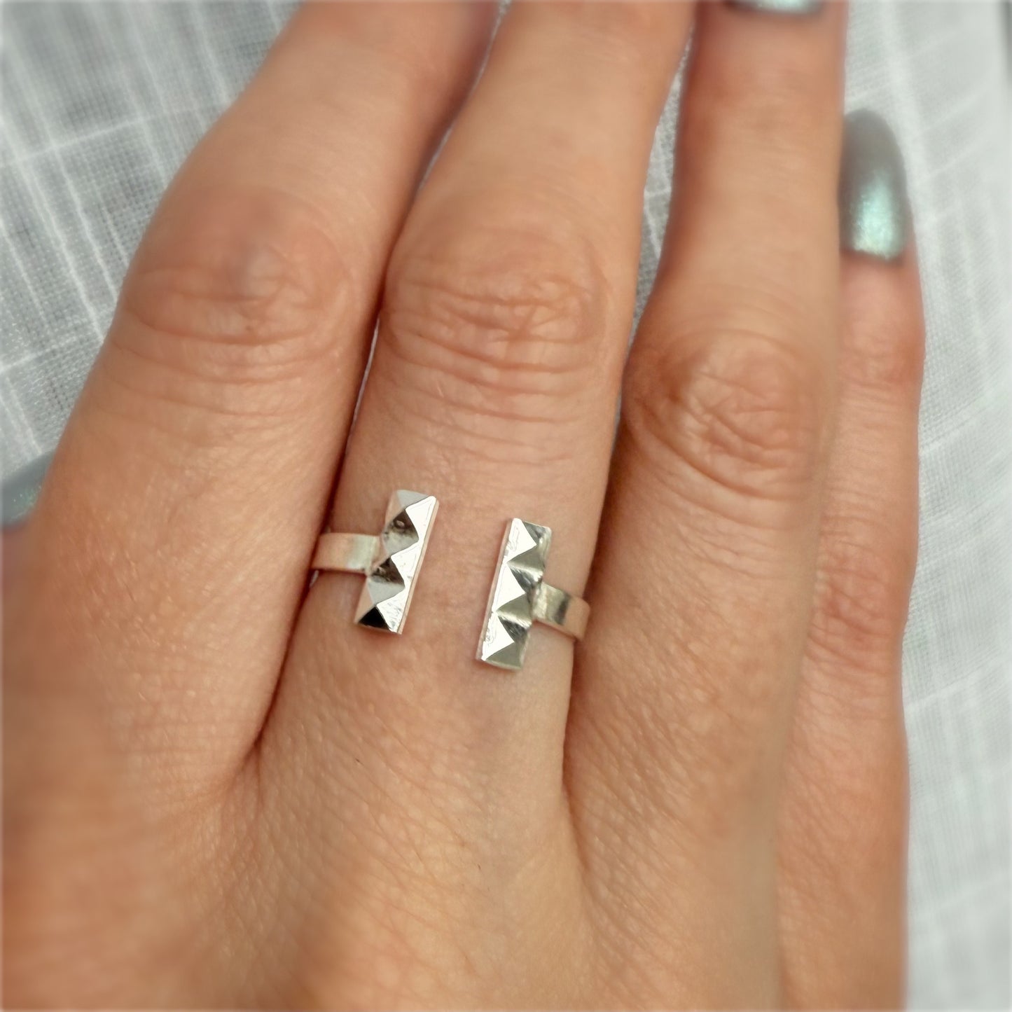 Nile T Bar Ring