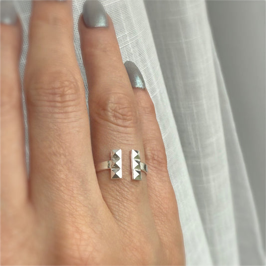 Nile T Bar Ring